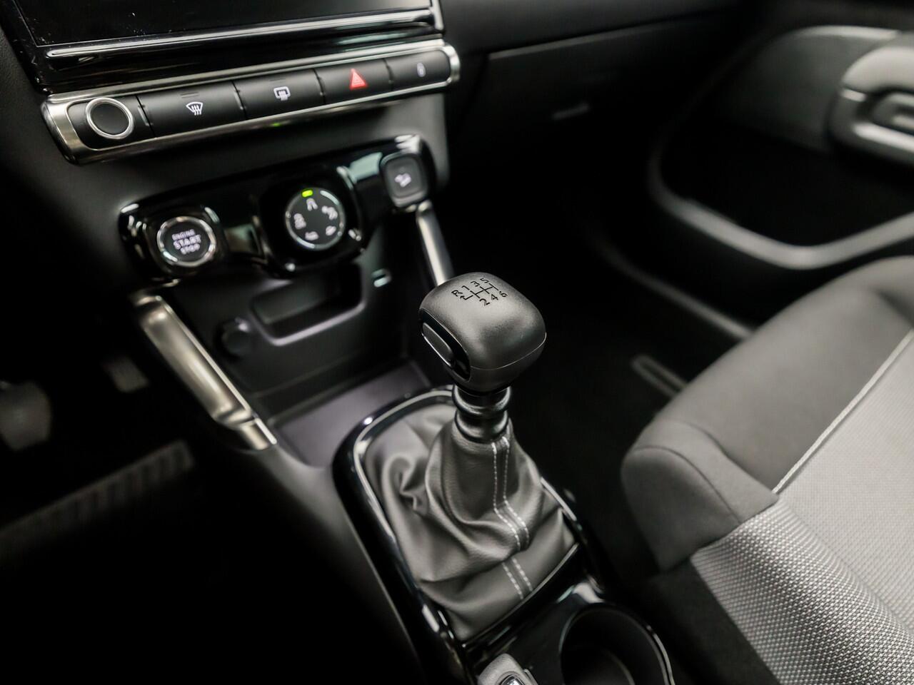 Citroen C3 Aircross 1.2 PureTech Max (APPLE CARPLAY, CAMERA, MODE KNOP, GROOT NAVI, GETINT GLAS, SPORTSTOELEN, CRUISE, PARKEERSENSOREN, LANE ASSIST, NIEUWSTAAT)