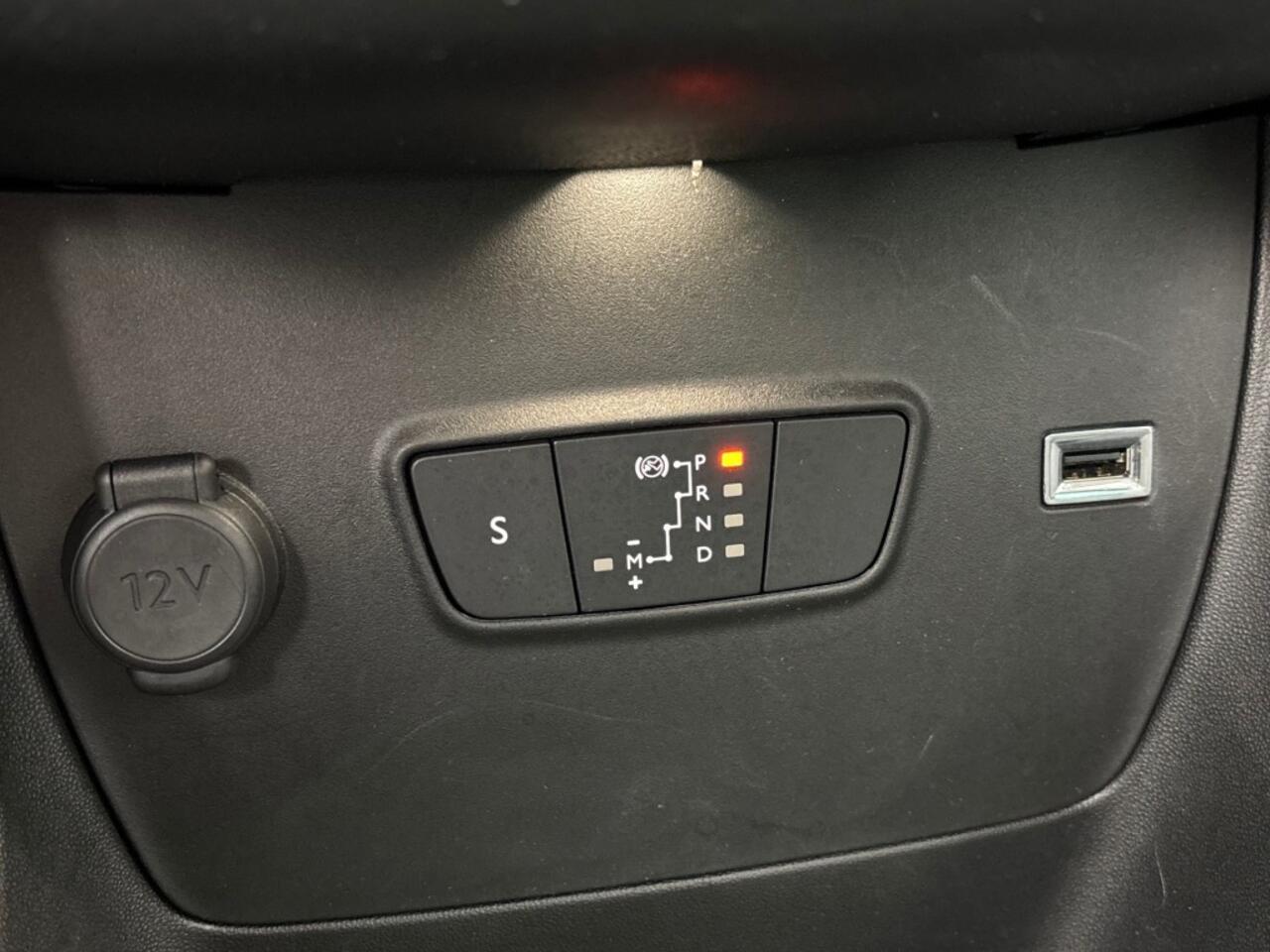 Citroen C3 1.2 PT SenS SHINE AUTOMAAT NAVI PDC CRUISECONTROL.