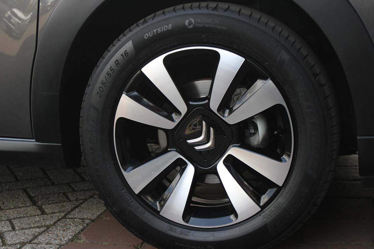 Citroen C3 1.2 82PK MAX | NAVIGATIE | ACHTERUITRIJ CAMERA | CLIMATE CONTROL | CRUISE CONTROL | APPLE CARPLAY/ANDROID AUTO | LICHTMETALEN VELGEN 16" | DAB+ RADIO | REGEN/LICHT SENSOR |