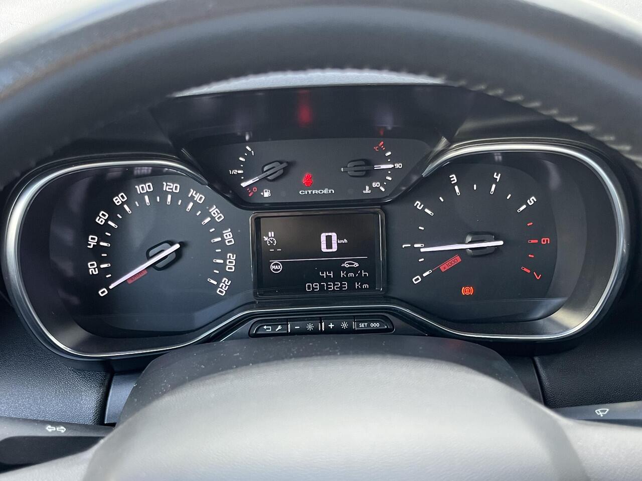 Citroen C3 Aircross 1.2 PureTech S&S Shine Panoramadak / 17" / Trekhaak