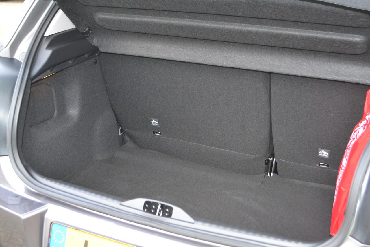 Citroen C3 1.2 PT Feel I 110PK I 6 BAK I NAVIGATIE I PARKEERSENSOREN ACHTER I CENTRALE DEURVERGRENDELING I METALLIC LAK I PARKEERSENSOREN ACHTER I