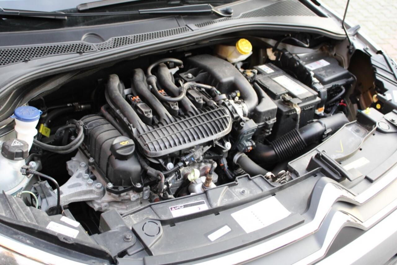 Citroen C3 1.2 PureTech Shine - Carplay Navi DAB Stoelverwarming 24.000 KM