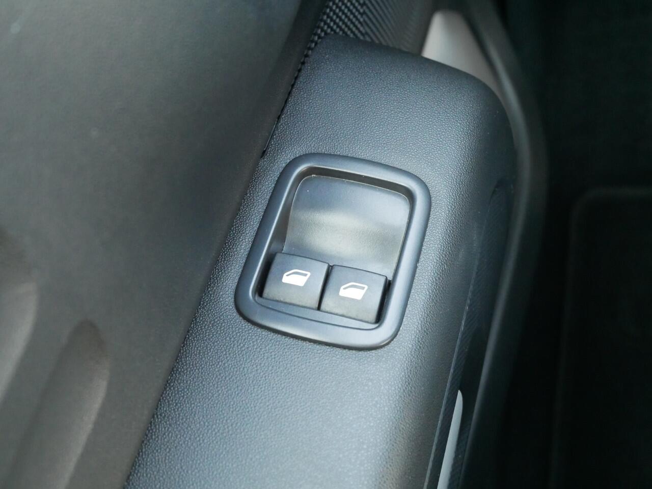 Citroen C3 1.2, Bluetooth, Cruise, Control, 5-Deurs!!