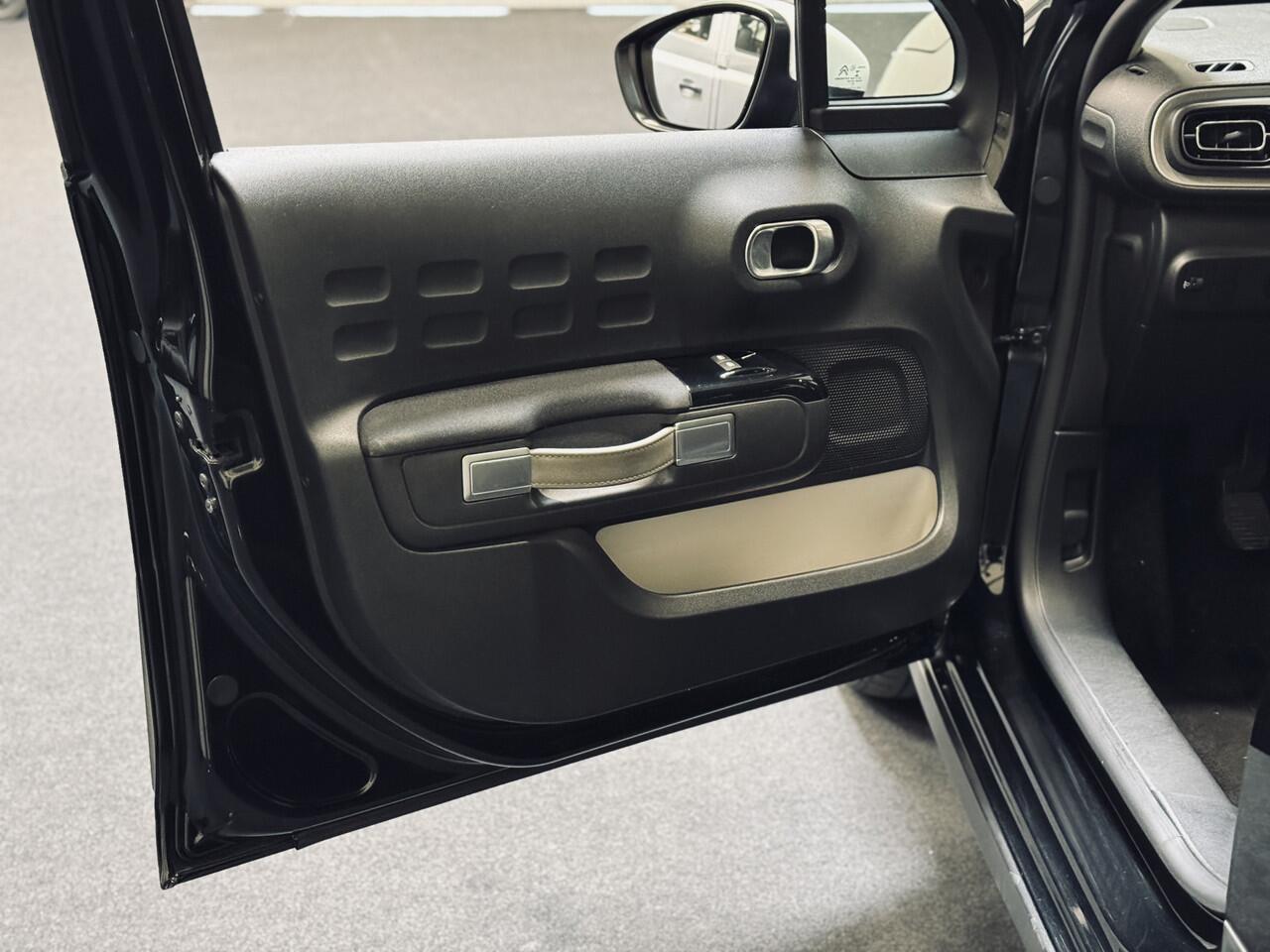 Citroen C3 1.2 PureTech 110PK Shine | LED | CarPlay | Navi