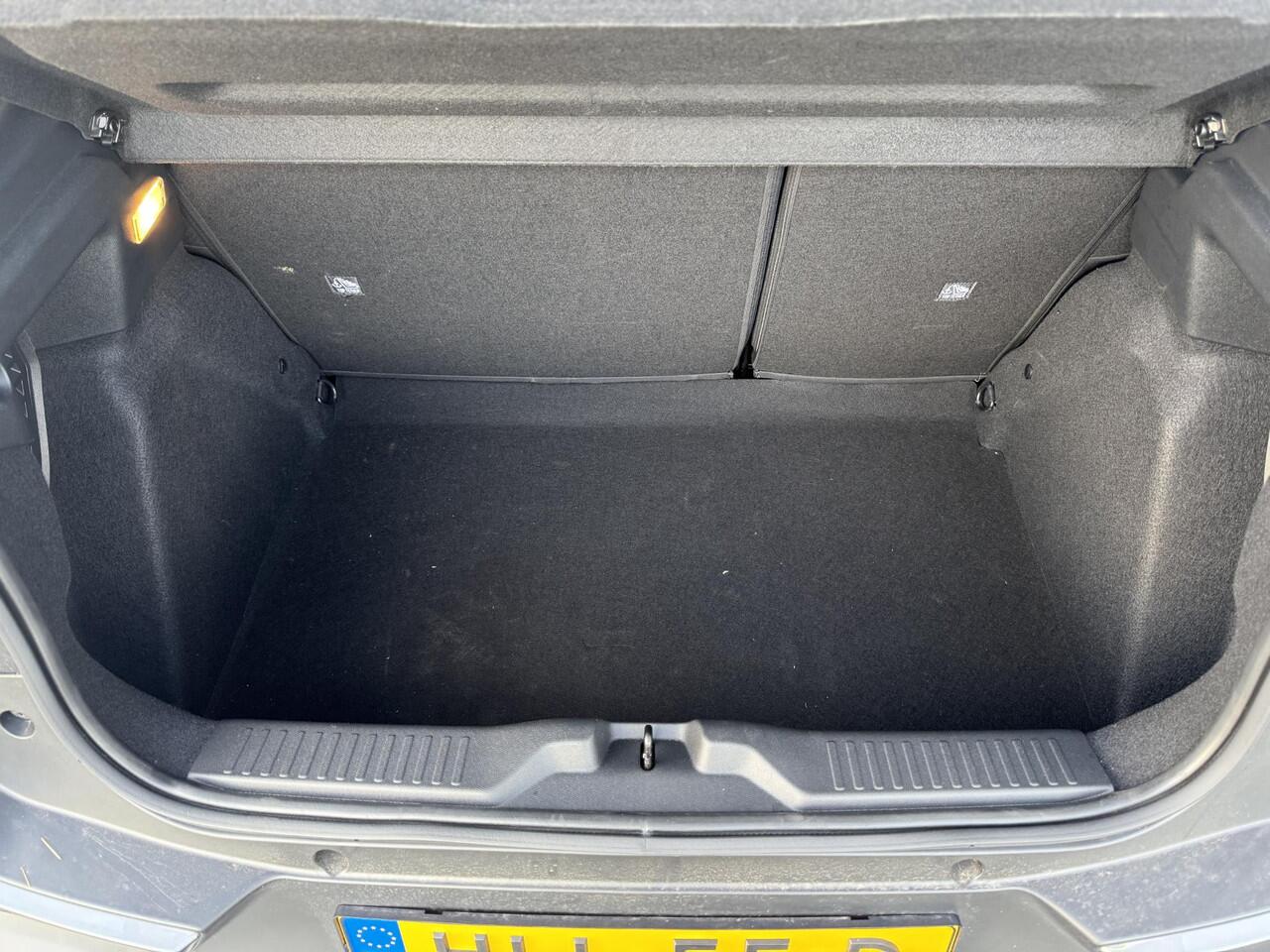 Citroen C3 1.2 Turbo 100pk Max | NAVI | CAMERA | APPLE CARPLAY / ANDROID AUTO | 17" LM-VELGEN | EXTRA GETINTE RAMEN | CRUISE CONTROL | CLIMA