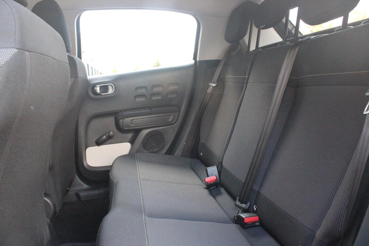 Citroen C3 1.2 82PK MAX | NAVIGATIE | ACHTERUITRIJ CAMERA | CLIMATE CONTROL | CRUISE CONTROL | APPLE CARPLAY/ANDROID AUTO | LICHTMETALEN VELGEN 16" | DAB+ RADIO | REGEN/LICHT SENSOR |