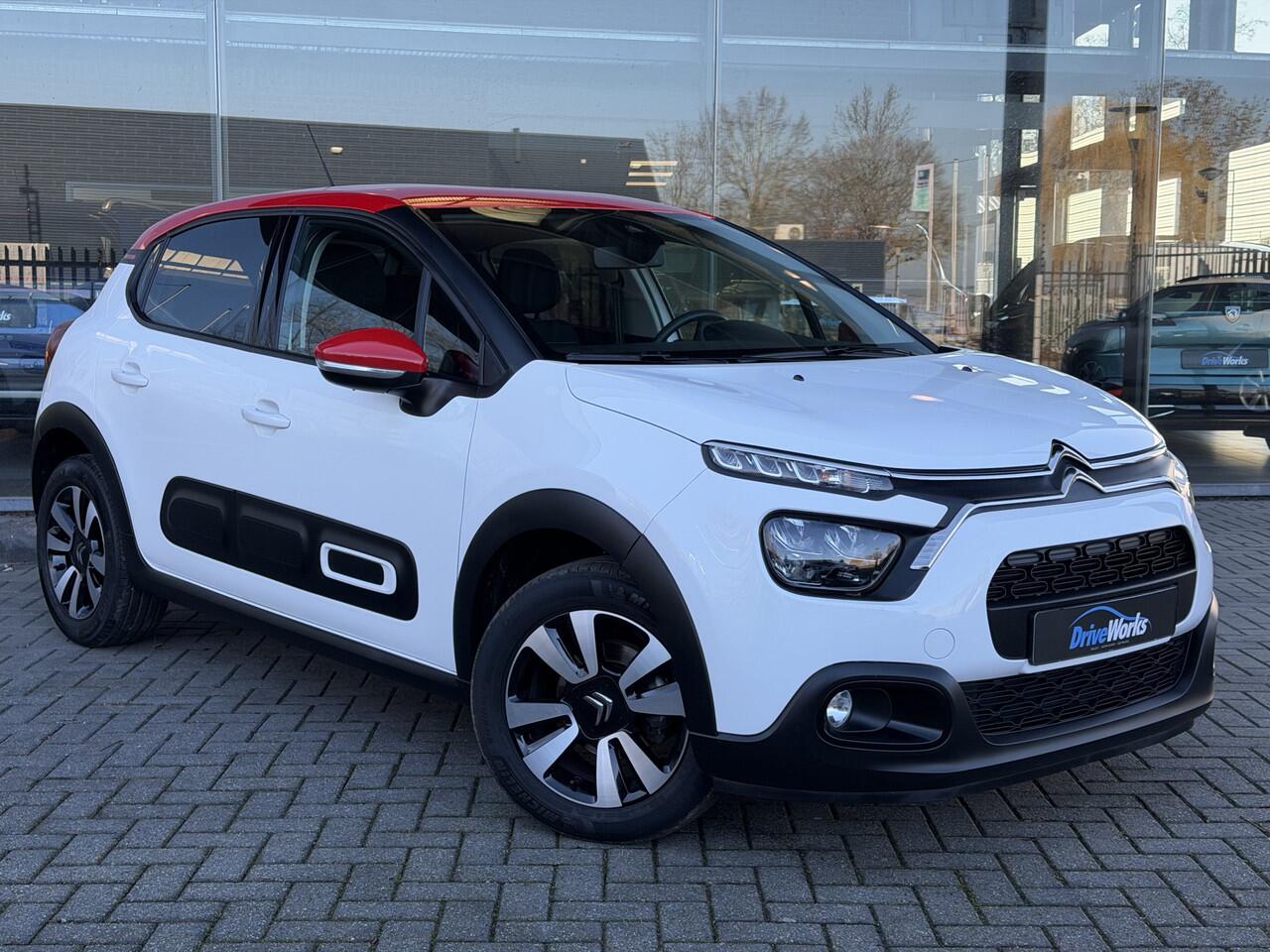 Citroen C3 1.2 PureTech SHINE | Automaat | Carplay | PDC | Weinig kilometers Interesse, Proefrit? Bel of app met: 06-24 28 28 42