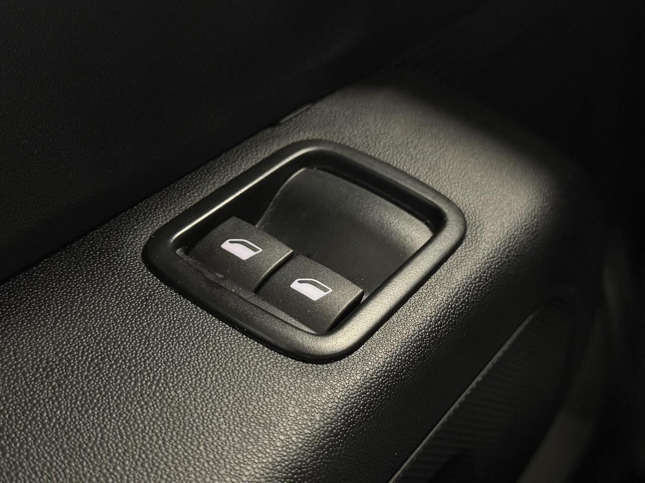 Citroen C3 1.2 PureTech Plus | ¤ 1.000 INRUILPREMIE | Navi | Cruise | Clima | Carplay | DAB ontvanger | Parkeersensor achter | ( Vesteging - Nieuwegein )