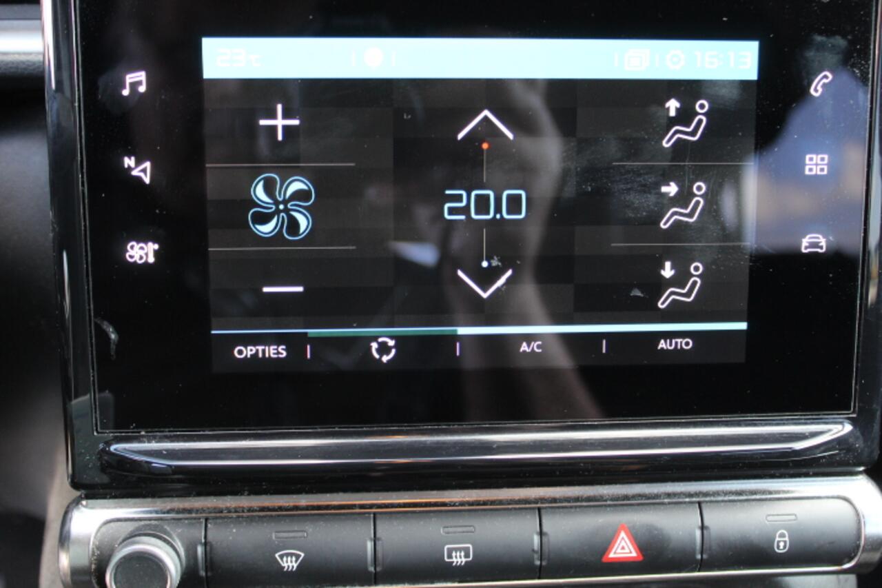 Citroen C3 1.2 PureTech Feel Nieuwe Distributie! BJ 31-12-20! Climatecontrol, Navi, DAB, Carplay, Lichtsensor,Regensensor