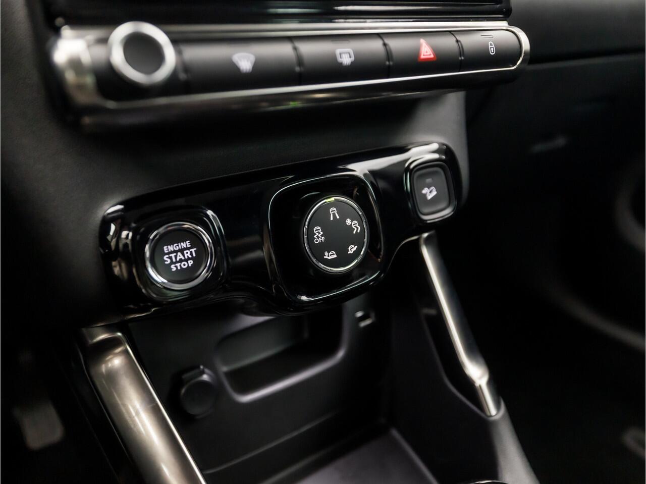 Citroen C3 Aircross 1.2 PureTech Max (APPLE CARPLAY, CAMERA, MODE KNOP, GROOT NAVI, GETINT GLAS, SPORTSTOELEN, CRUISE, PARKEERSENSOREN, LANE ASSIST, NIEUWSTAAT)