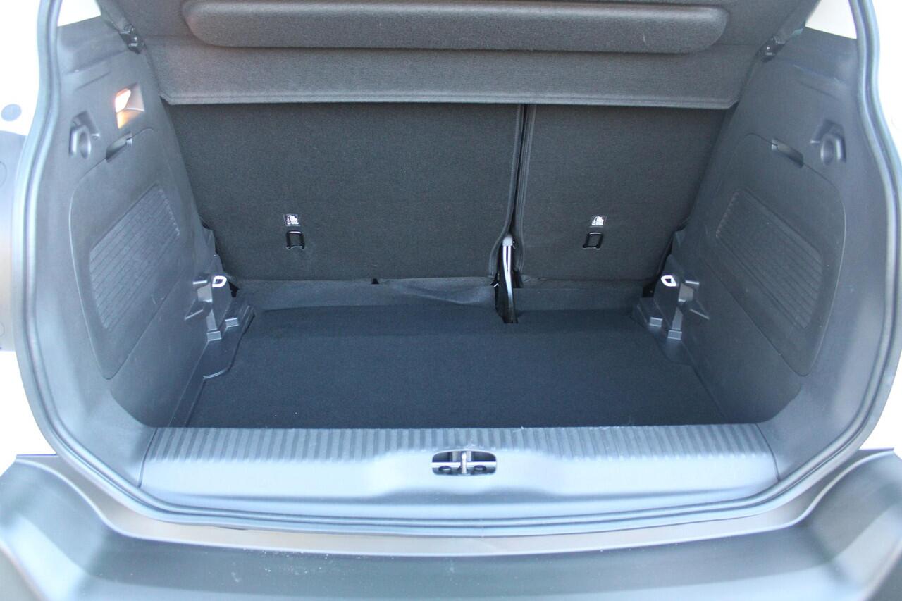 Citroen C3 Aircross 1.2 110PK C-SERIES | NAVIGATIE | APPLE CARPLAY/ANDROID AUTO | LICHTMETALEN VELGEN | CRUISE CONTROL | DAB+ RADIO | CLIMATE CONTROL | PARKEER SENSOREN ACHTER | ZWART DAK |