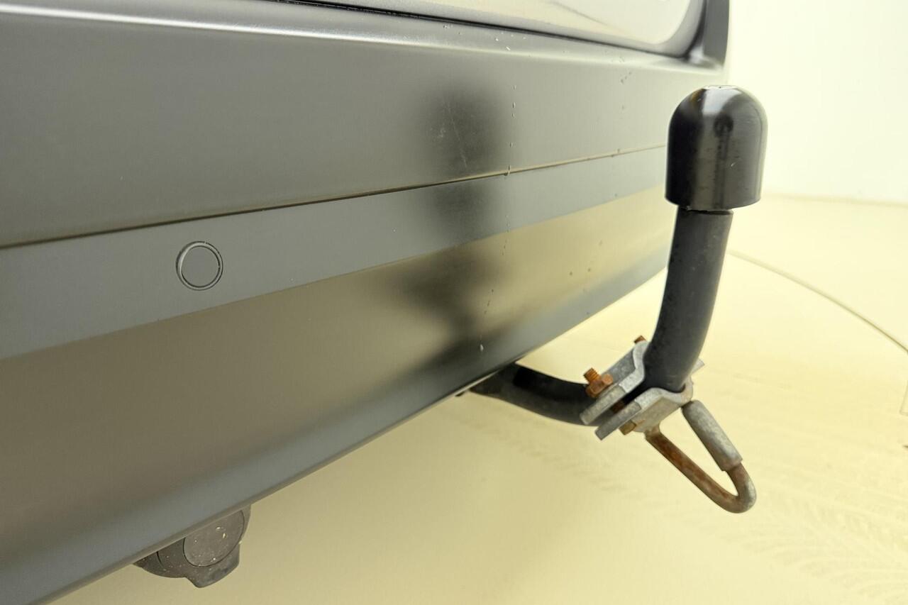 Citroen C3 1.2 PureTech C-Series | 83 PK | Trekhaak | Navigatie | Apple Carplay & Android Auto | Parkeersensoren Achter | DAB+ | Cruise Control | Two Tone Lak |