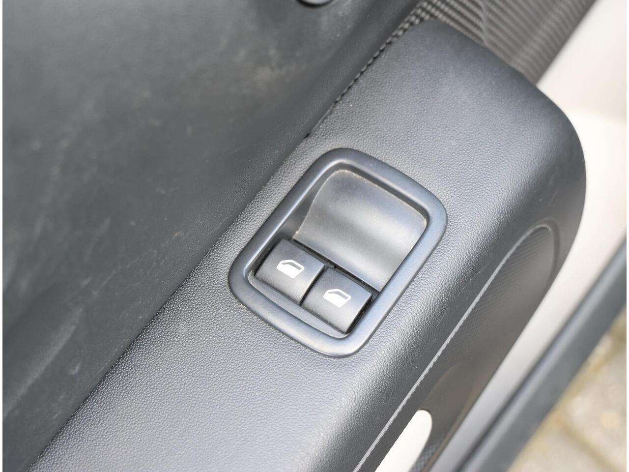 Citroen C3 1.2 85PK C-Series | 1ste eigenaar | AppleCarplay/AndroidAuto | Cruise Control | Climate Control | Isofix | NL AUTO! |