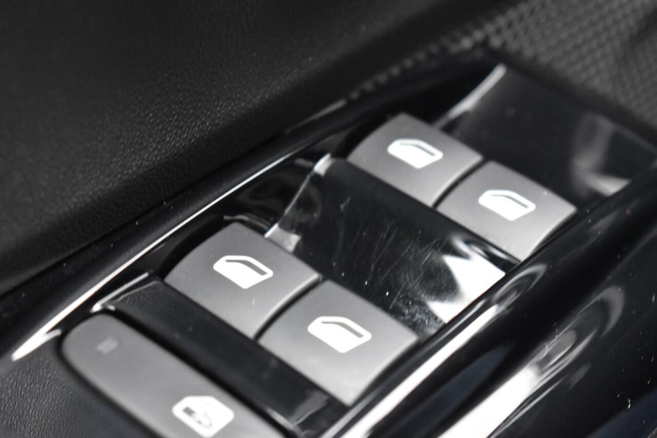 Citroen C3 PureTech 82 S&S Shine | Airconditioning | Panoramadak | Apple Carplay & Android Auto | Parkeersensoren |