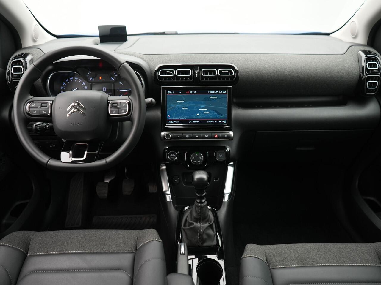 Citroen C3 Aircross 1.2 PureTech Shine Pack | Achteruitrijcamera | 17 inch lichtmetalen velgen | Donker getint glas achter | Keyless entry | UITVERKOOP!!!