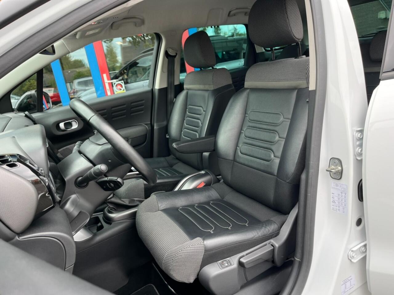 Citroen C3 1.2 130pk Automaat Navi Carplay Camera Leer Airco(ECC)