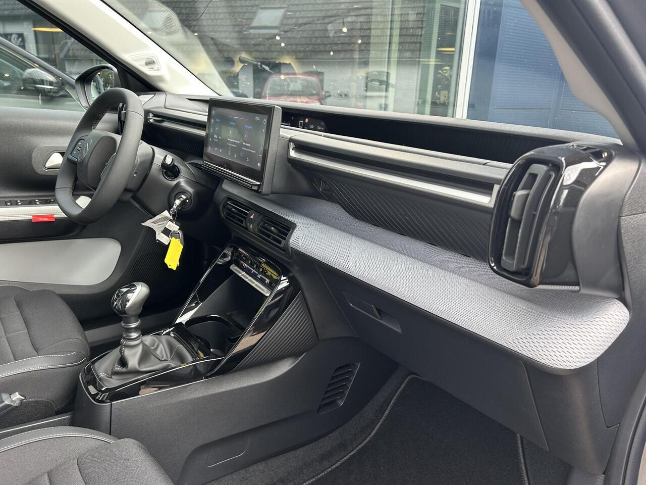 Citroen C3 1.2 Turbo 100pk Max | ¤ 3.000 VOORRAAD VOORDEEL | Nieuwe Auto | Navigatie | Parkeer Camera + Sensoren achterzijde | Lichtmetalen Velgen | Hoge zitpositie | LED Verlichting | Climate control | Cruise control | DAB+ Radio |