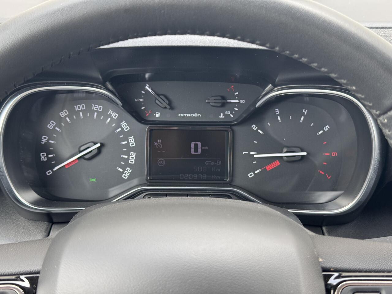 Citroen C3 Aircross 1.2 PureTech Plus | 16 inch lichtmetalen velgen | Climate control | Parkeersensoren | Cruise control | Lederen stuur | Collison warning |