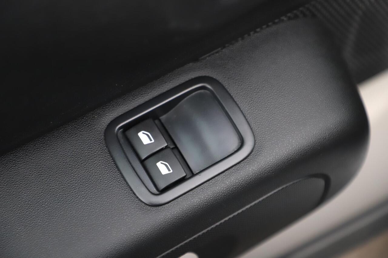 Citroen C3 1.2 PureTech Feel Carplay Android Navigatie Climate Cruise Control Rijstrooksensor Getint Glas