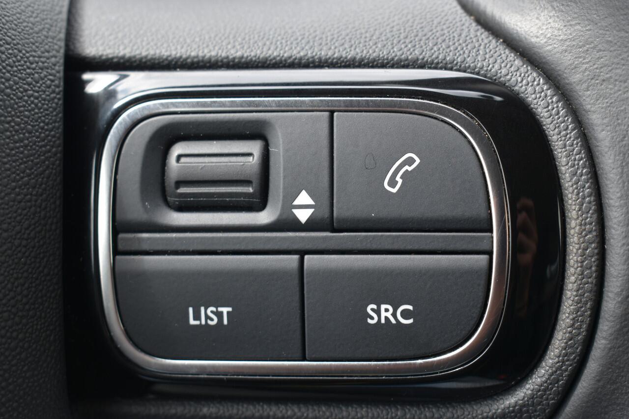 Citroen C3 PureTech Shine .| Airco | Parkeerhulp | Apple carplay | Trekhaak |