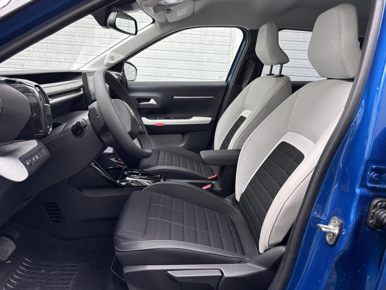 Citroen C3 Max 1.2 Hybrid 110pk e-DCS6 | VERHOOGDE INSTAP | TWO-TONE! | NAVI | CAMERA | CLIMA | ISOFIX | LM-VELGEN |