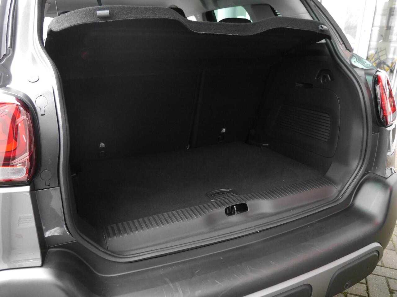 Citroen C3 Aircross 1.2 PureTech Shine 130PK | Automaat | Climate & Cruise Control | Stoelverwarming | Parkeersensoren achter | Regensensor | Apple Car Play/Android Auto