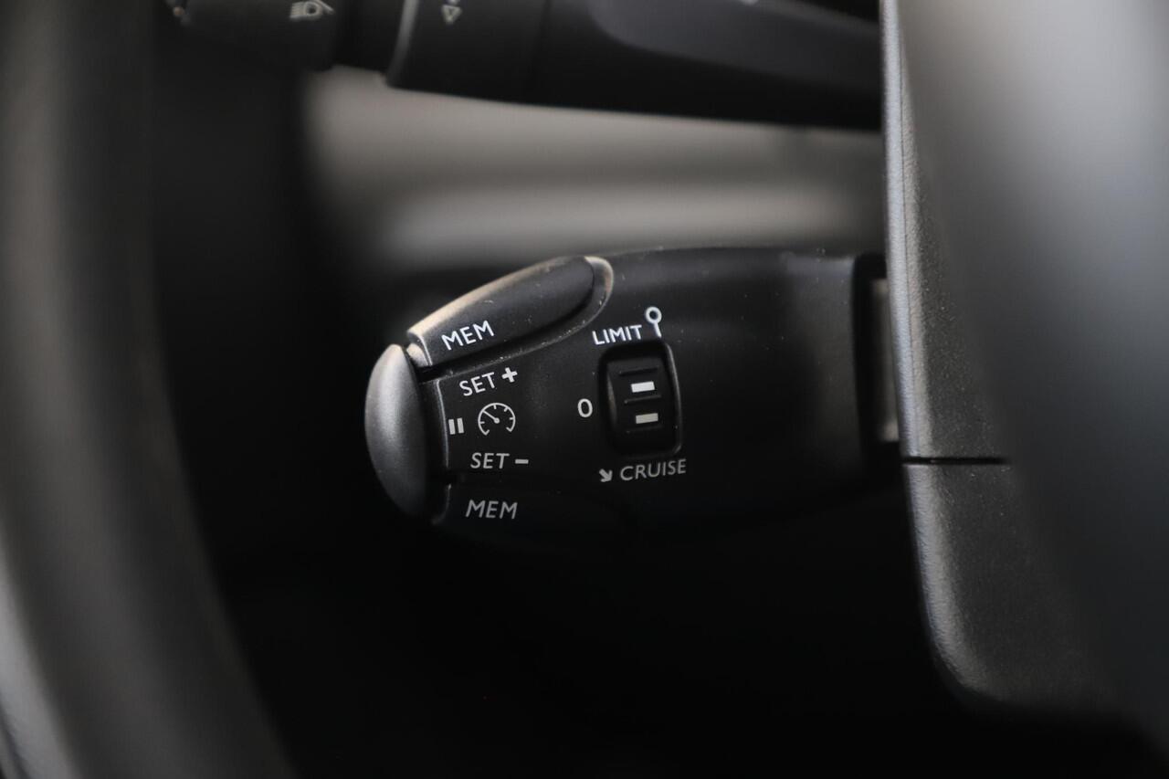 Citroen C3 1.2 PureTech Feel Navigatie Carplay Android Climate Cruise Control Rijstrooksensor Parkeersensor All-season banden!