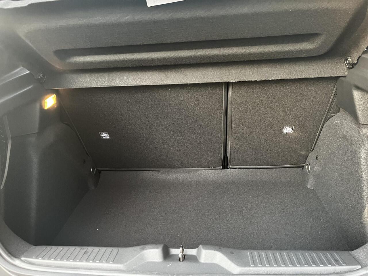 Citroen C3 Max 1.2 Turbo 100pk | TWO-TONE! | CAMERA | CLIMA | NAVI | APPLE CARPLAY/ANDROID AUTO | DAB+