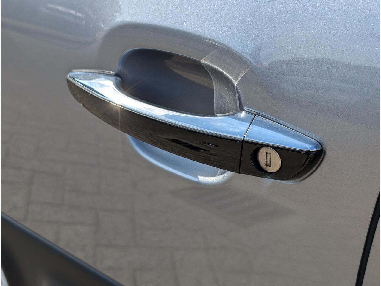 Citroen C3 Max 1.2 Turbo 110pk | CAMERA | NAVI | KEYLESS ENTRY | LM-VELGEN | CLIMA | APPLE CARPLAY / ANDROID AUTO | DAB+ |