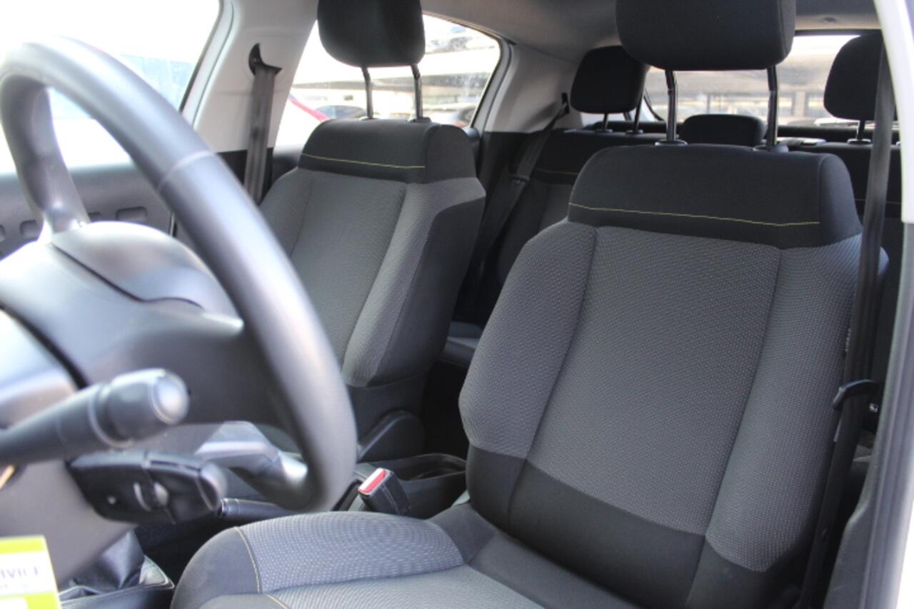 Citroen C3 1.2 PureTech Feel Nieuwe Distributie! BJ 31-12-20! Climatecontrol, Navi, DAB, Carplay, Lichtsensor,Regensensor