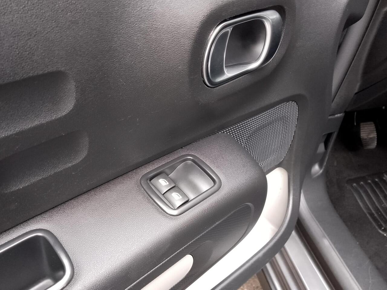 Citroen C3 1.2 PureTech C-Series | Climate Control | Apple Carplay | Cruise Control | Electr. ramen