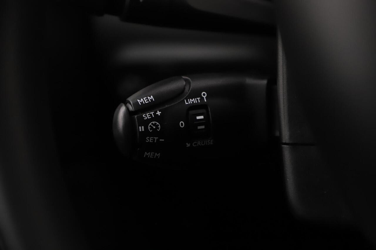 Citroen C3 1.2 PureTech Feel Navigatie Carplay Android Climate Cruise Control Rijstrooksensor Parkeersensor All-season banden!