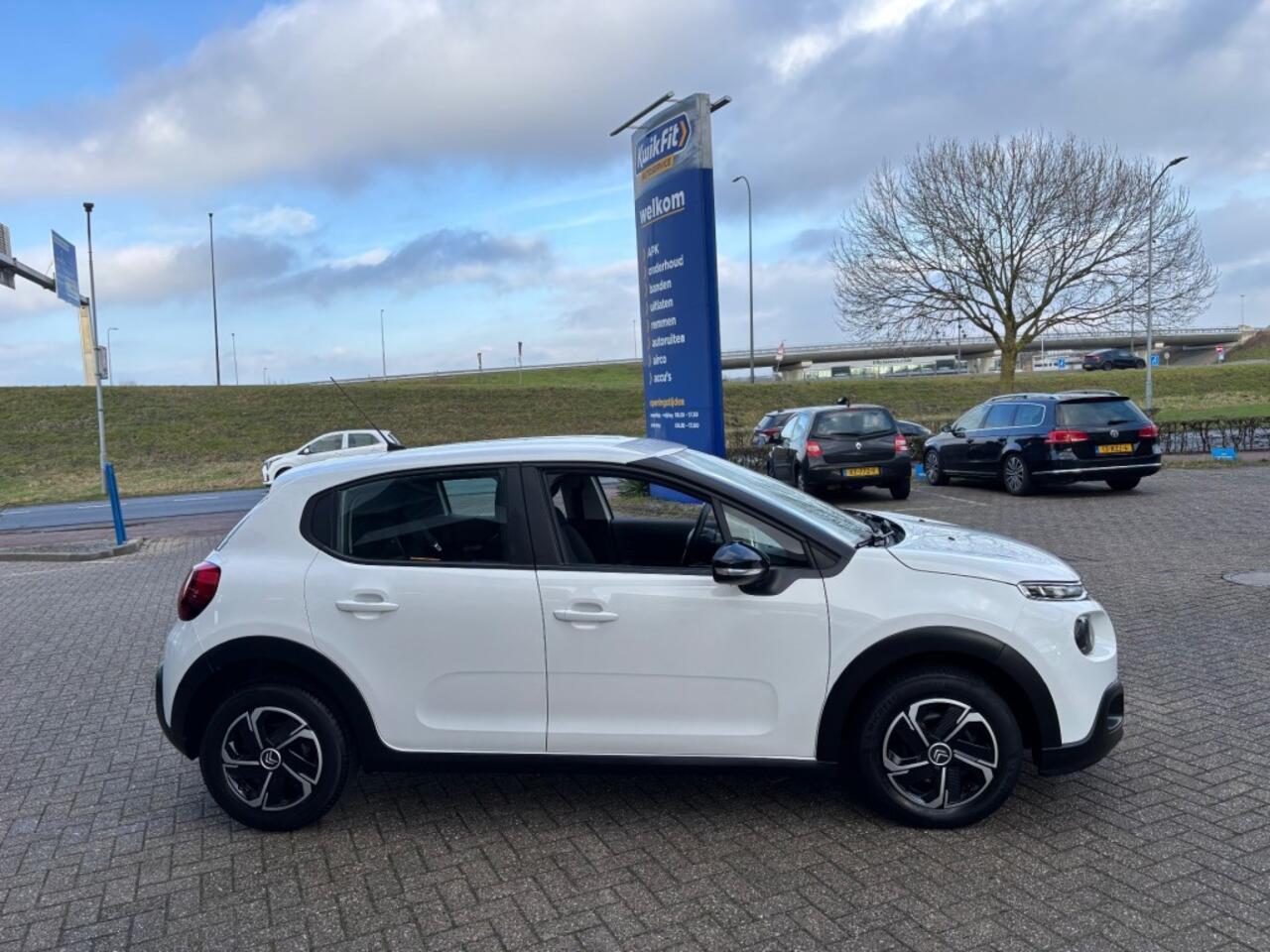 Citroen C3 1.2 PT FEEL CONNECT AIRCO NAVI PDC CRUISE.