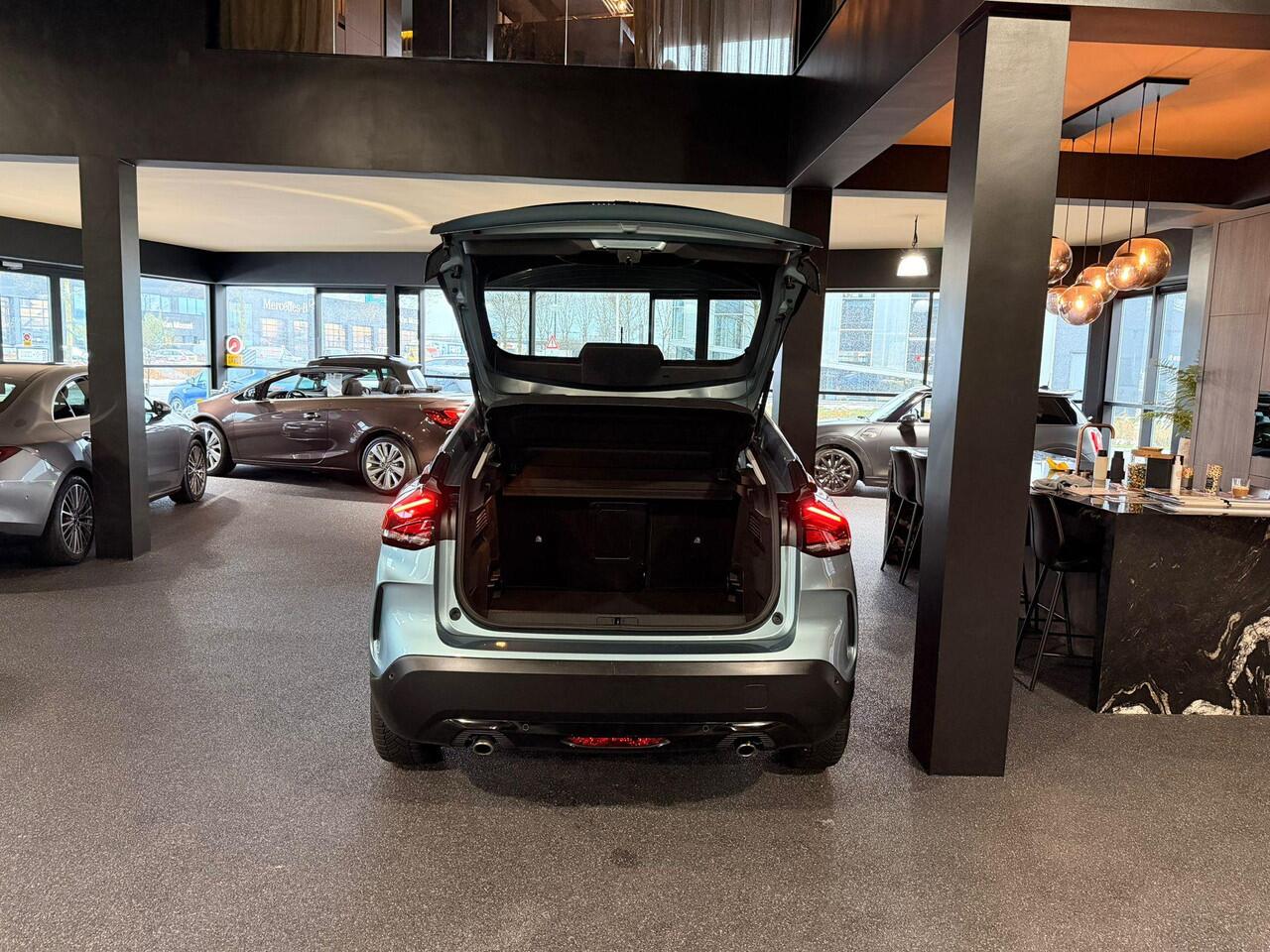 Citroen C4 1.2 Puretech Shine Pano/360/Keyless