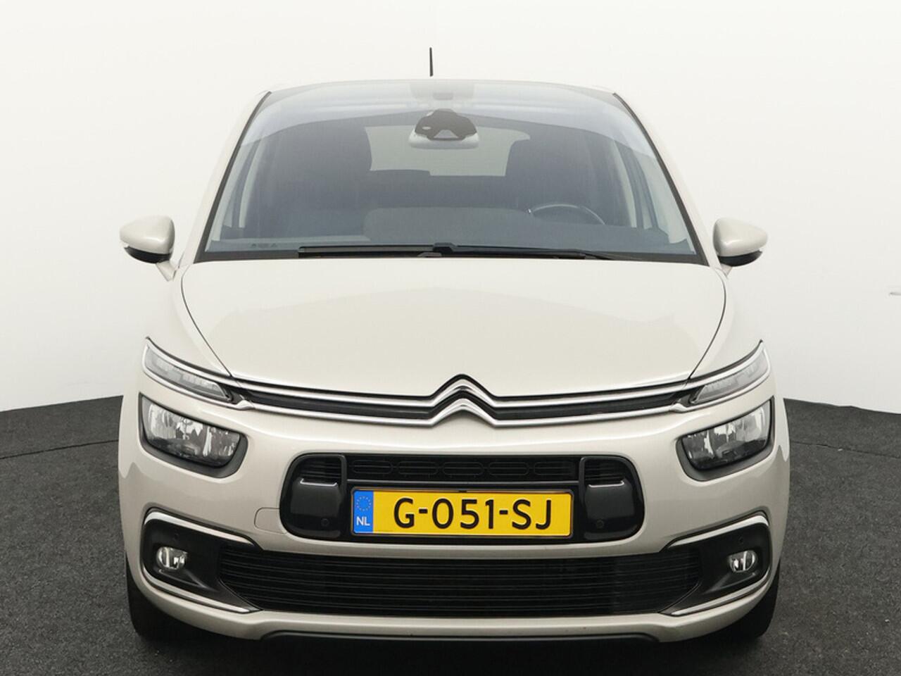 Citroen C4 SpaceTourer 1.2 PureTech Shine Airco (auto), Apple carplay/Android Auto, Cruise control, bots waarschuwing systeem, dodehoek detector, parkeersensoren voor/achter, spraakbediening, verkeersbord detectie, Vermoeidheids herk Ben je op zoek naar een ruime, c