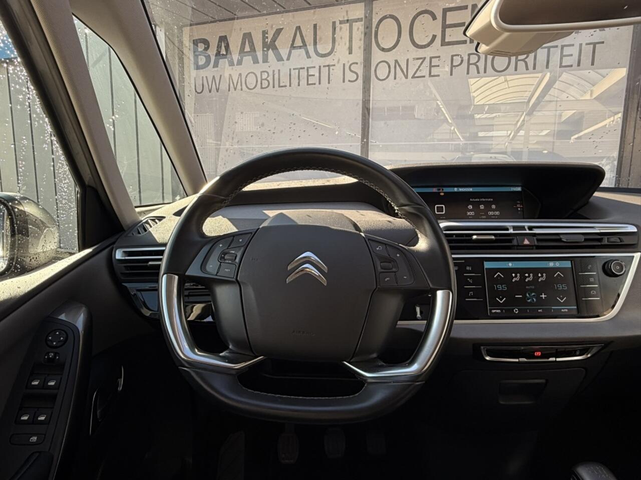Citroen C4 1.2 PureTech Shine | Carplay | Trekhaak | Camera