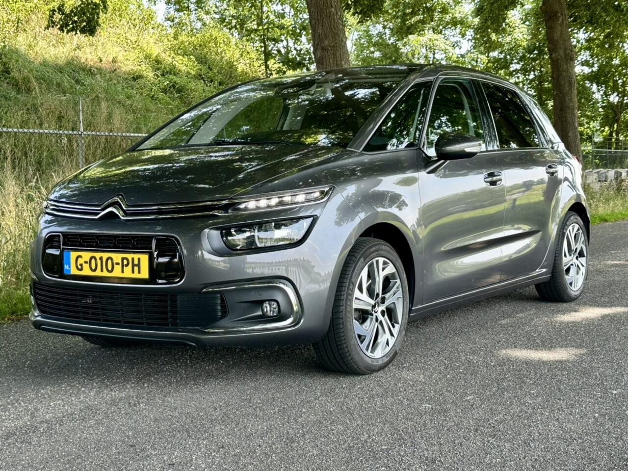 Citroen C4 SpaceTourer 1.2 PureTech Shine | Navigatie | Carplay | Trekhaak | Camera