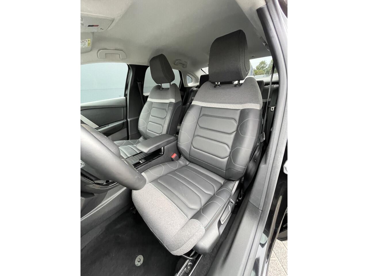 Citroen C4 X 130pk Max (Keyless Entry - Leder - Parkeersensoren V+A - Camera - LED - Head up - Navigatie - Automatische Airco - Apple Carplay)