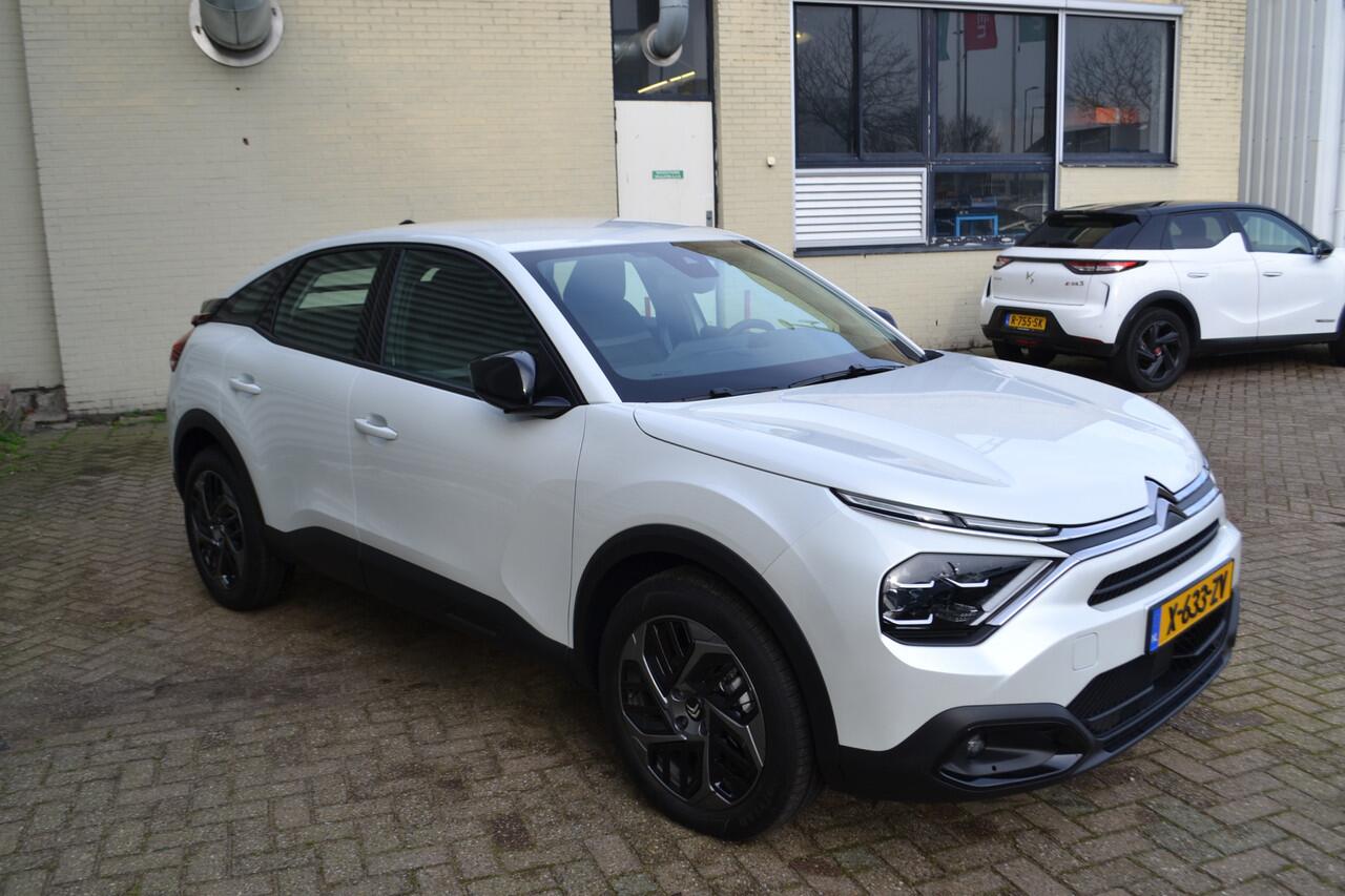 Citroen C4 1.2 PT 130 Plus EAT8 Automaat Navigatie/ LM Velgen 18 Inch I bel a.u.b vooraf voor beschikbaarheid en km.stand i.v.m. inzet auto