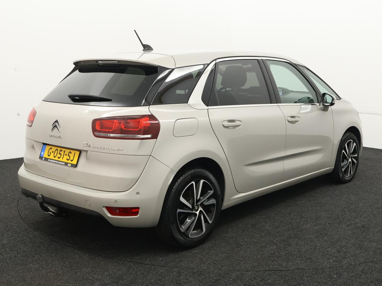 Citroen C4 SpaceTourer 1.2 PureTech Shine Airco (auto), Apple carplay/Android Auto, Cruise control, bots waarschuwing systeem, dodehoek detector, parkeersensoren voor/achter, spraakbediening, verkeersbord detectie, Vermoeidheids herk Ben je op zoek naar een ruime, c