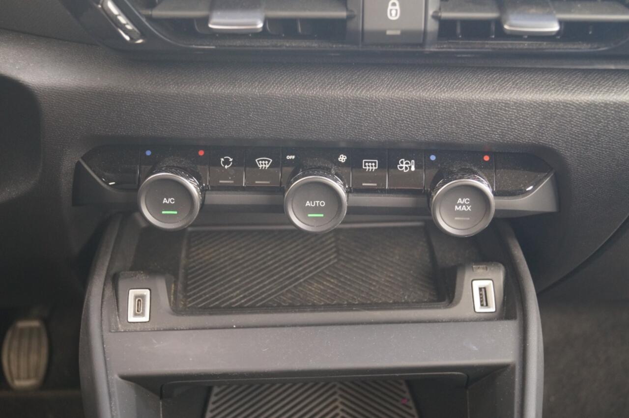 Citroen C4 1.2 Puretech Feel -CARPLAY-TREHKAAK-