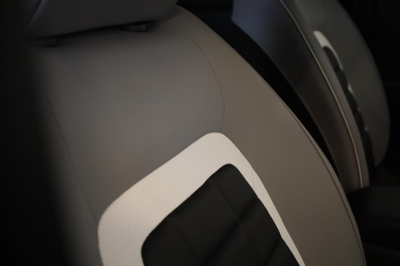 Citroen C4 Hybrid 136 Max Automaat 6 |Stoel- en stuurverwarming | Camera en Sensoren |