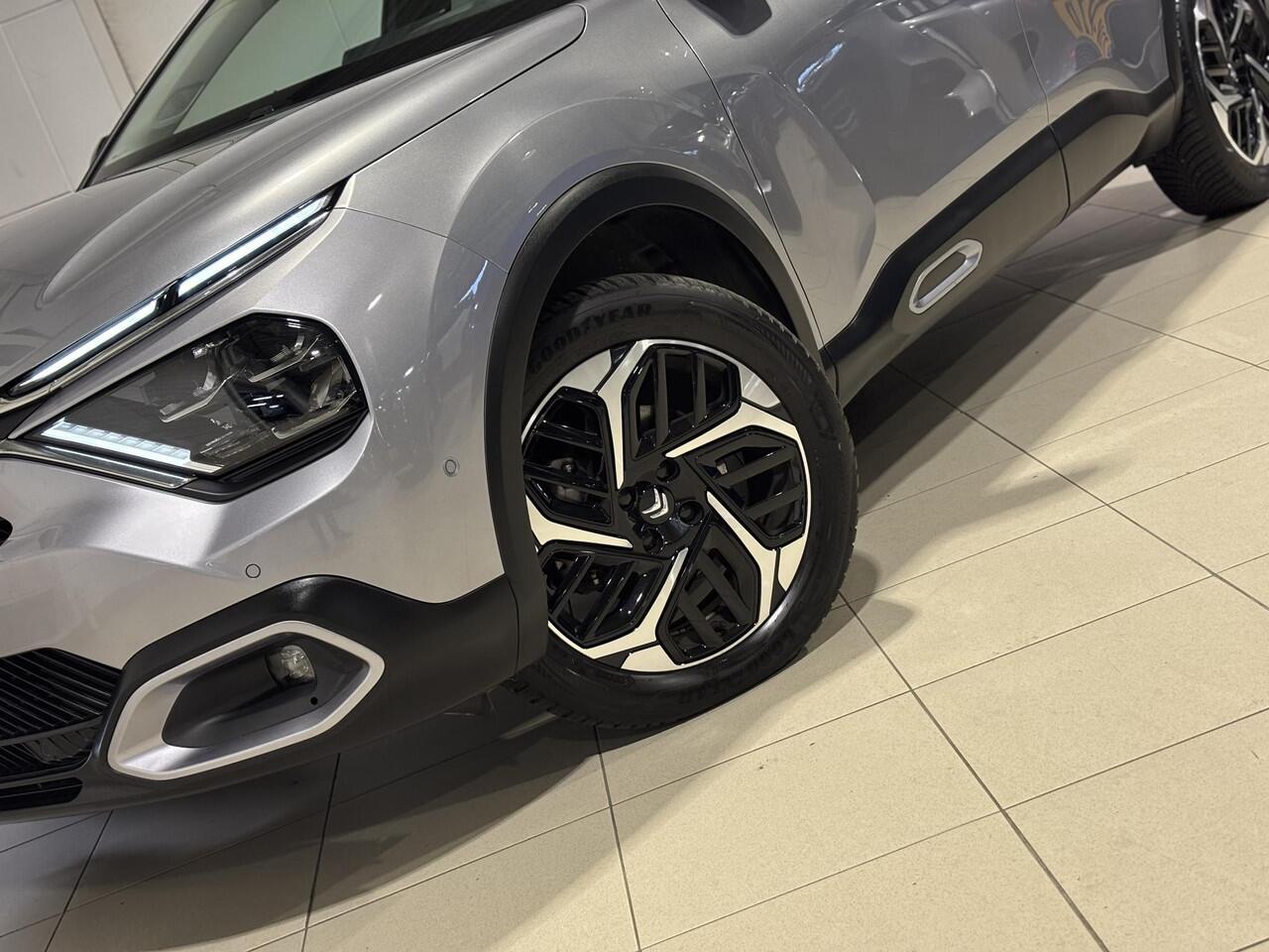 Citroen C4 Shine Pack 1.2 Turbo 130pk EAT8 | SCHUIF/KANTELDAK | NAVI | STOEL+STUURVERW. | CAMERA | LEDER | ADAPTIVE CRUISE | DODEHOEKBEW. |