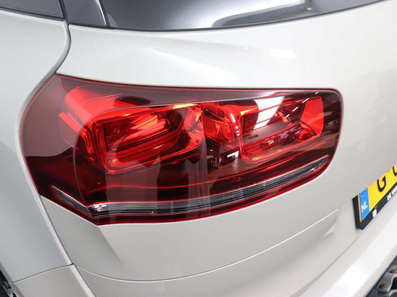 Citroen C4 SpaceTourer 1.2 PureTech Shine Airco (auto), Apple carplay/Android Auto, Cruise control, bots waarschuwing systeem, dodehoek detector, parkeersensoren voor/achter, spraakbediening, verkeersbord detectie, Vermoeidheids herk Ben je op zoek naar een ruime, c