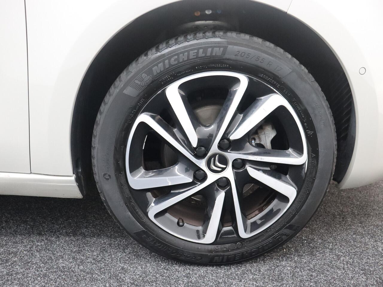 Citroen C4 SpaceTourer 1.2 PureTech Shine Airco (auto), Apple carplay/Android Auto, Cruise control, bots waarschuwing systeem, dodehoek detector, parkeersensoren voor/achter, spraakbediening, verkeersbord detectie, Vermoeidheids herk Ben je op zoek naar een ruime, c