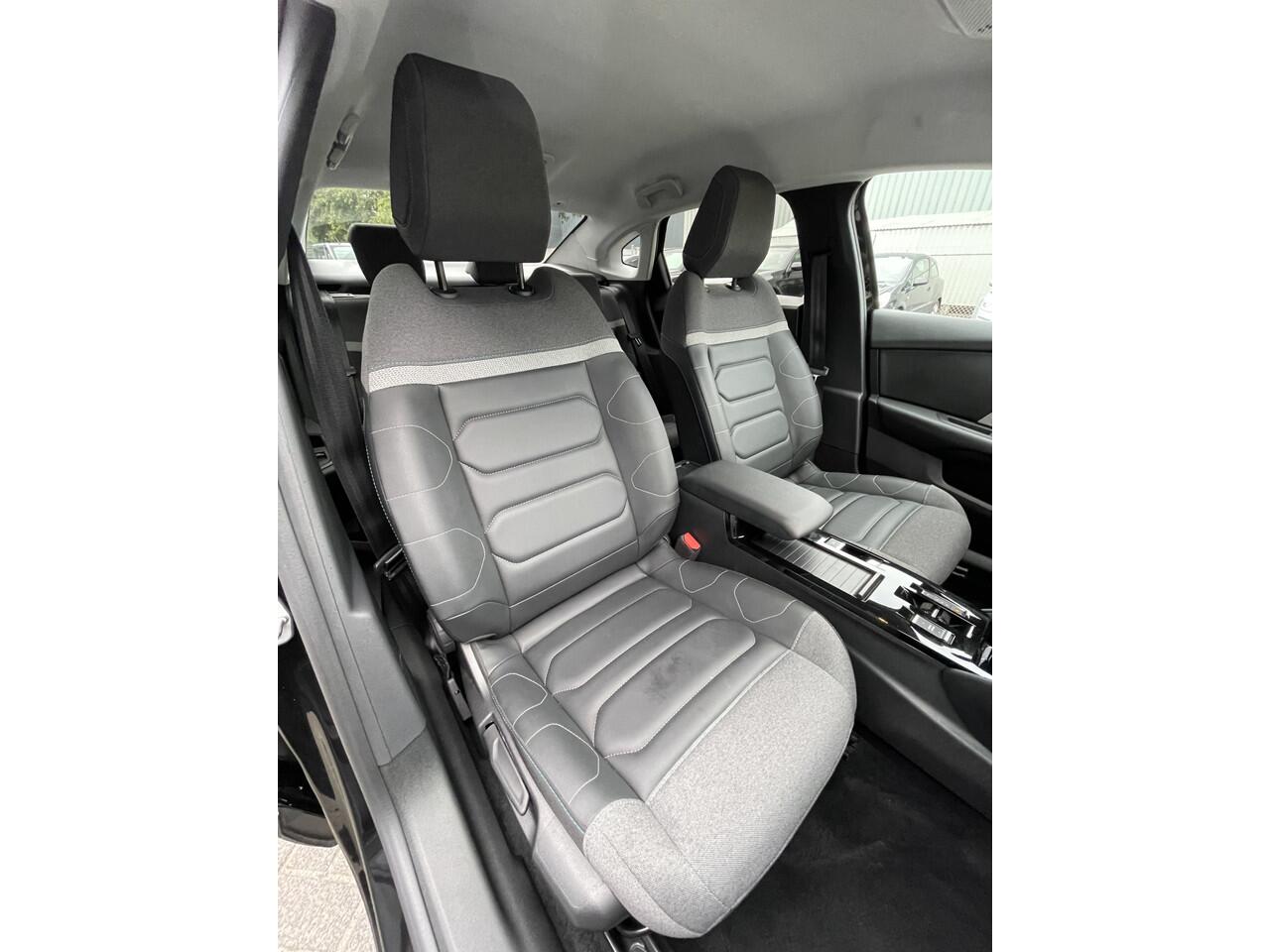 Citroen C4 X 130pk Max (Keyless Entry - Leder - Parkeersensoren V+A - Camera - LED - Head up - Navigatie - Automatische Airco - Apple Carplay)