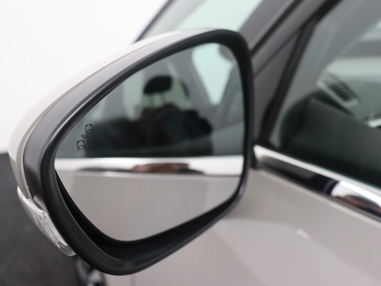 Citroen C4 SpaceTourer 1.2 PureTech Shine Airco (auto), Apple carplay/Android Auto, Cruise control, bots waarschuwing systeem, dodehoek detector, parkeersensoren voor/achter, spraakbediening, verkeersbord detectie, Vermoeidheids herk Ben je op zoek naar een ruime, c