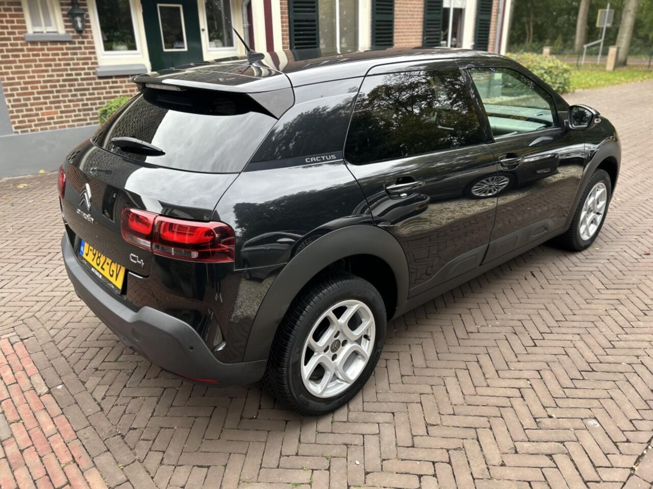 Citroen C4 CACTUS 1.2 110pk Feel Navi, Camera, LMV, Slechts 74 dkm!