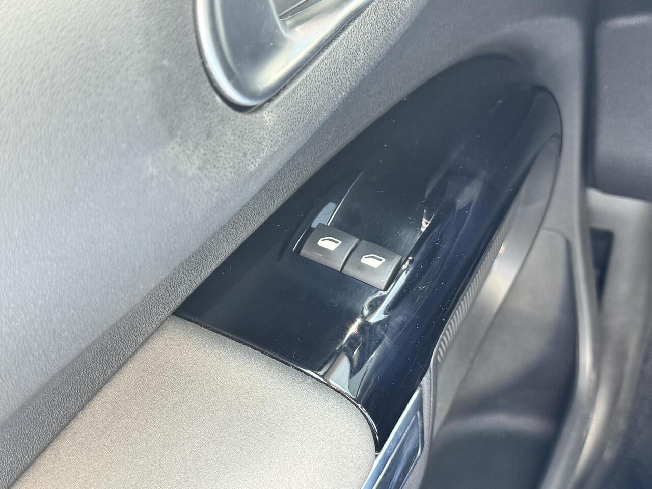 Citroen C4 CACTUS 1.2 PT 110 Business | Navi | Comfort seats | Apple Carplay | Prijs is rijklaar