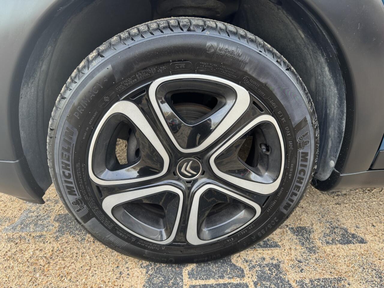 Citroen C4 CACTUS 1.2 PT Business / all in prijs/ apple carplay/android /navi